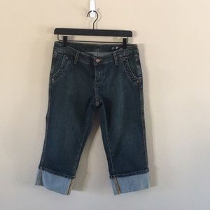 Super Cute SEVEN7 Capris🌹